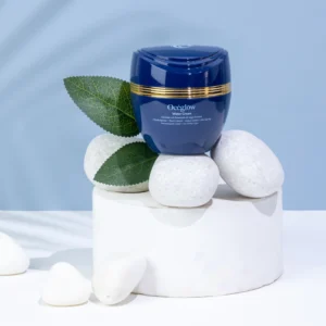 This intensely hydrating cream, formulated with 75% marine origin ingredients and powerful actives, rejuvenates dull and dehydrated skin, leaving it nourished and radiant.